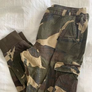 Mistress Rocks Camo print Joggers